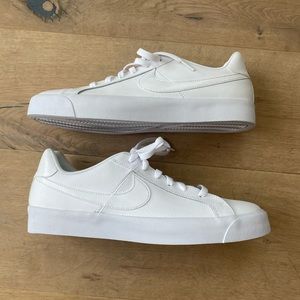 Nike Court Royale